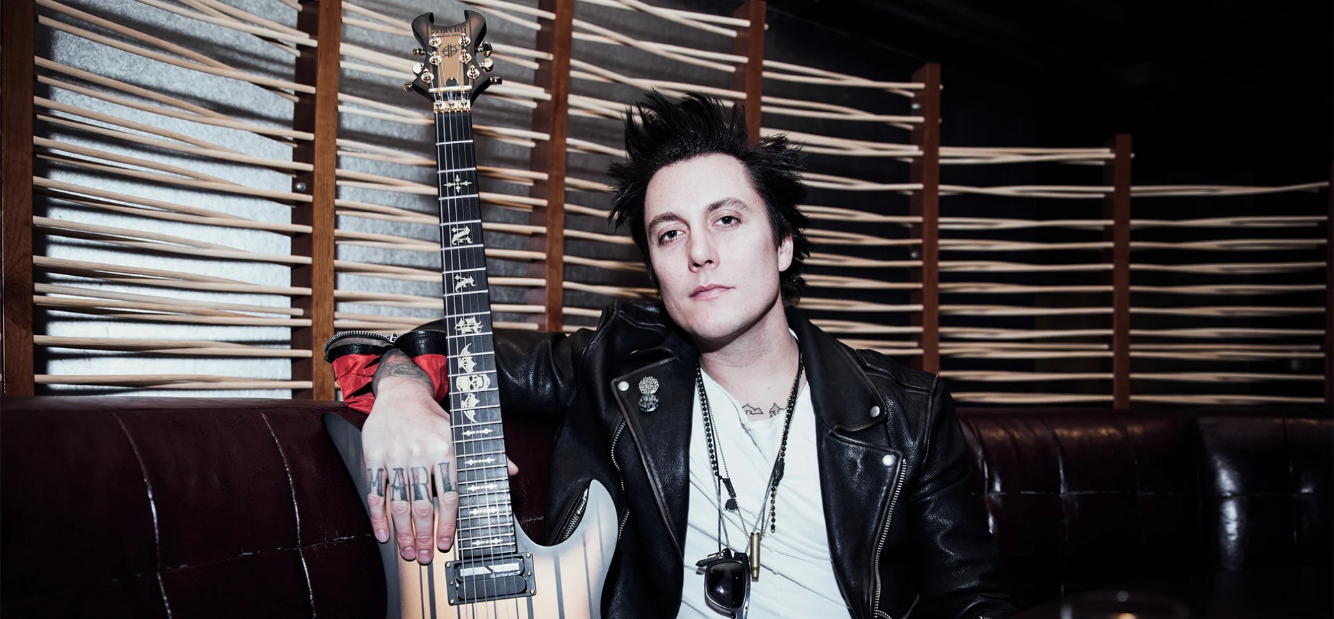 Want to Learn to Play Guitar This Rock Star Launched an Exceptional Series of Free Online Video Tutorials