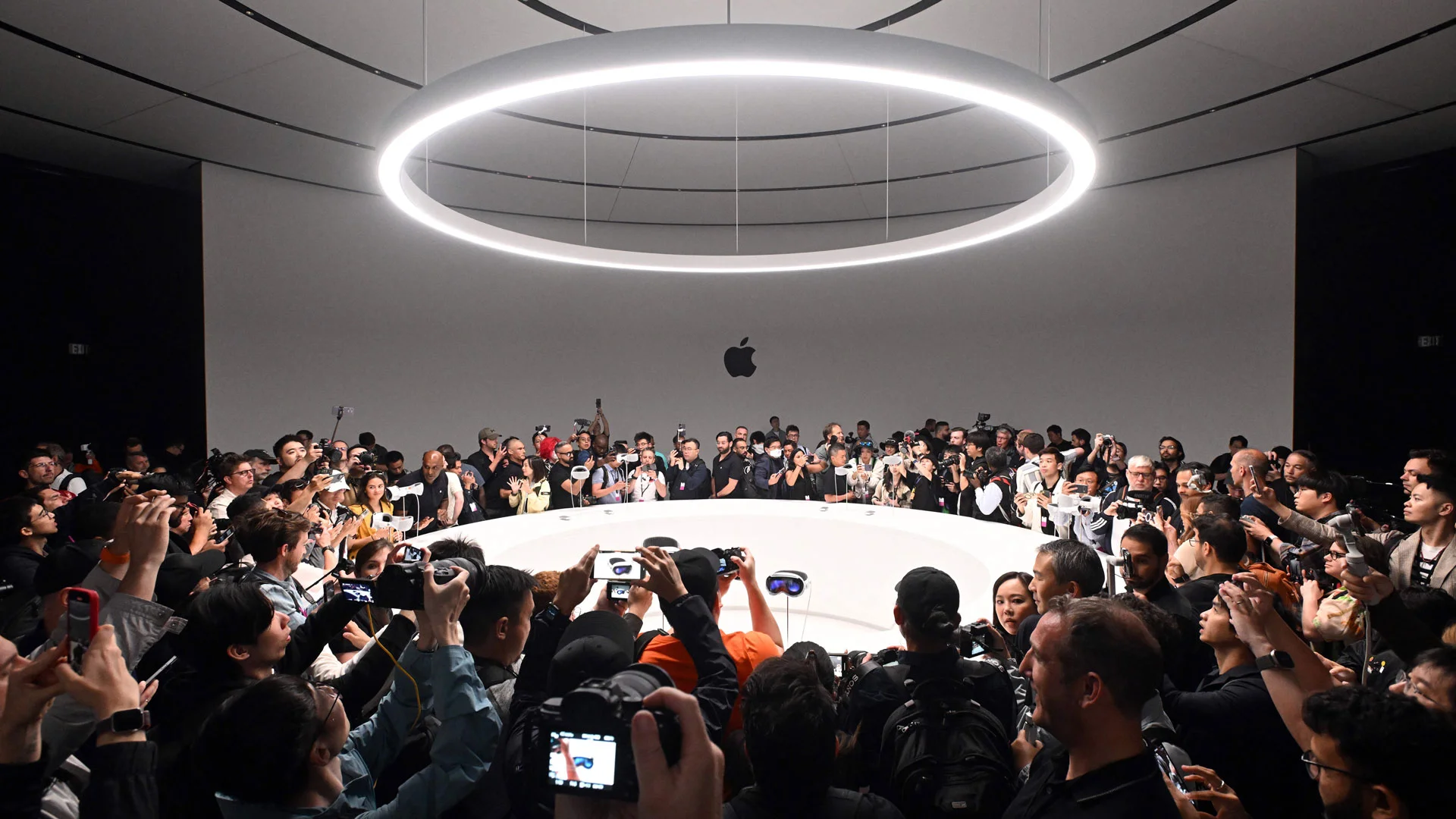 Apple Expected to Reveal its Moves Into AI at Developers Conference