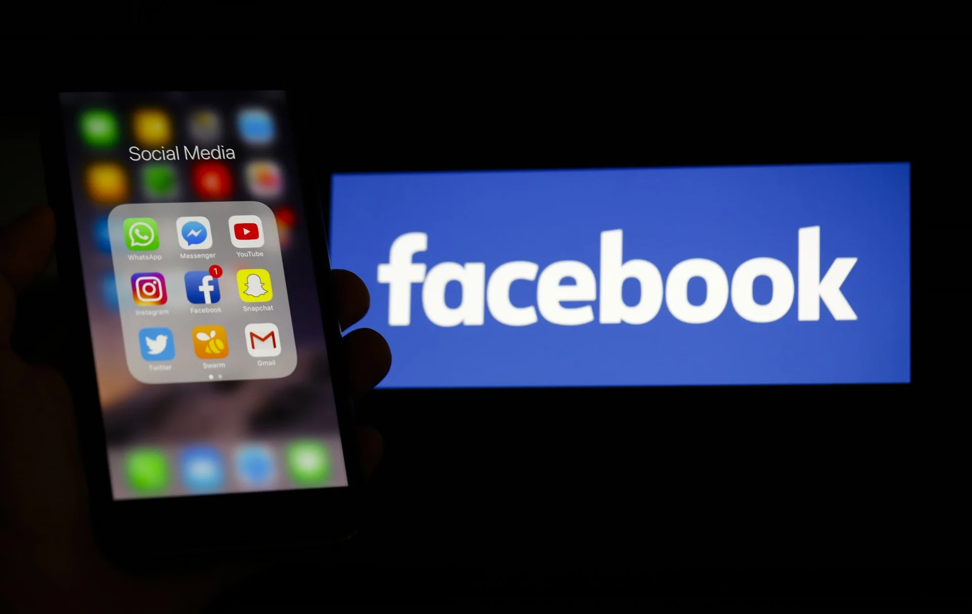 Want to #DeleteFacebook? Your Samsung Phone May Not Let You