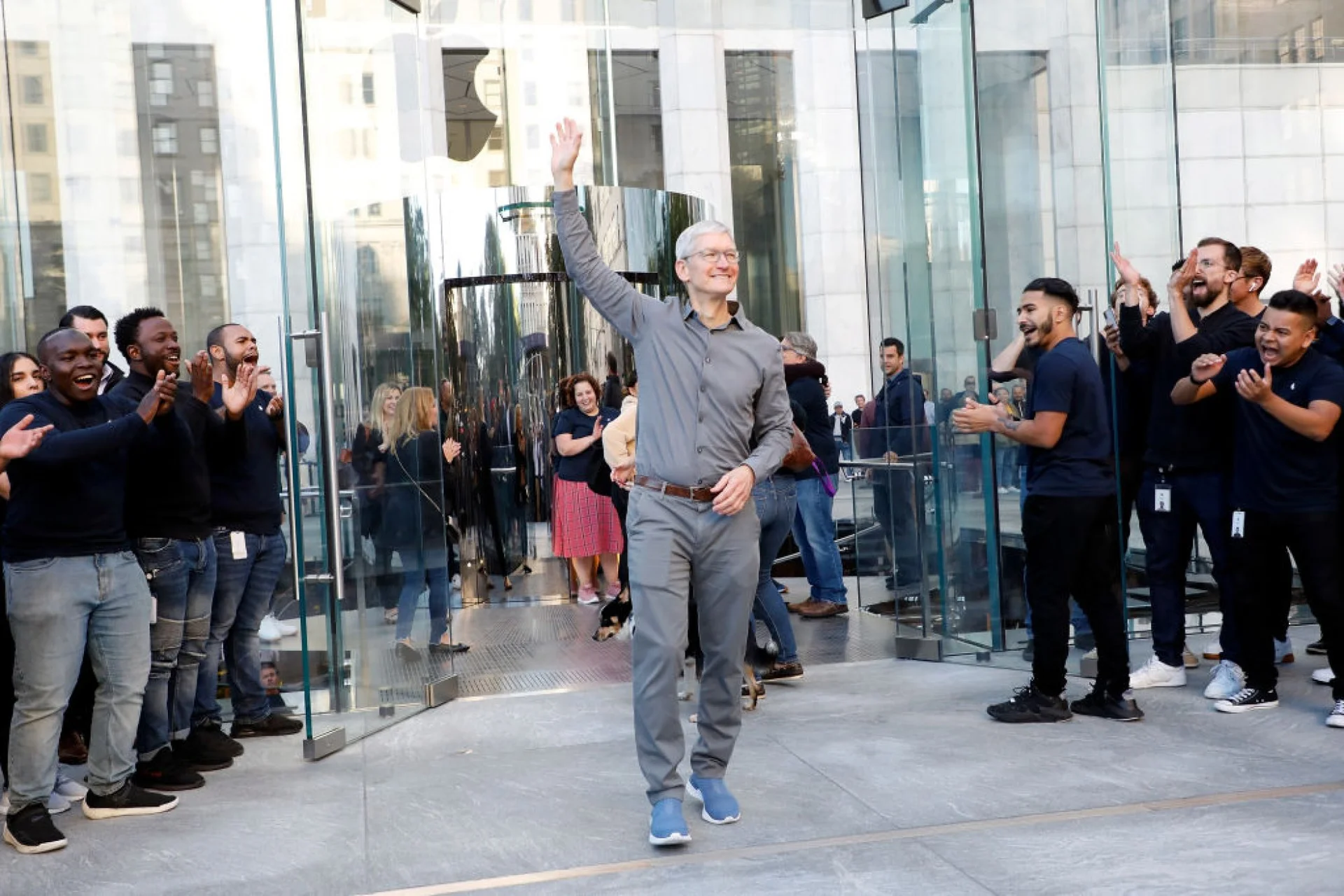 Team Cook Tim Cook Is Now Apple's Longest-Serving CEO. This Is the 1 Thing He ...