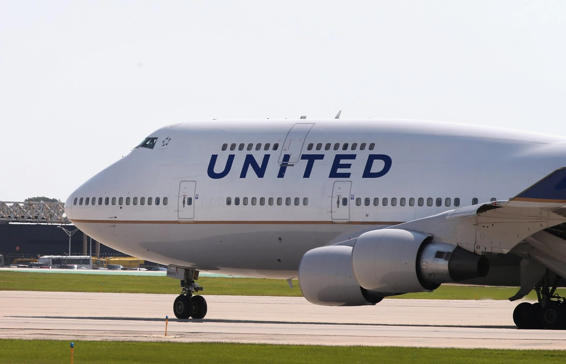 United airlines guitar carry on hot sale