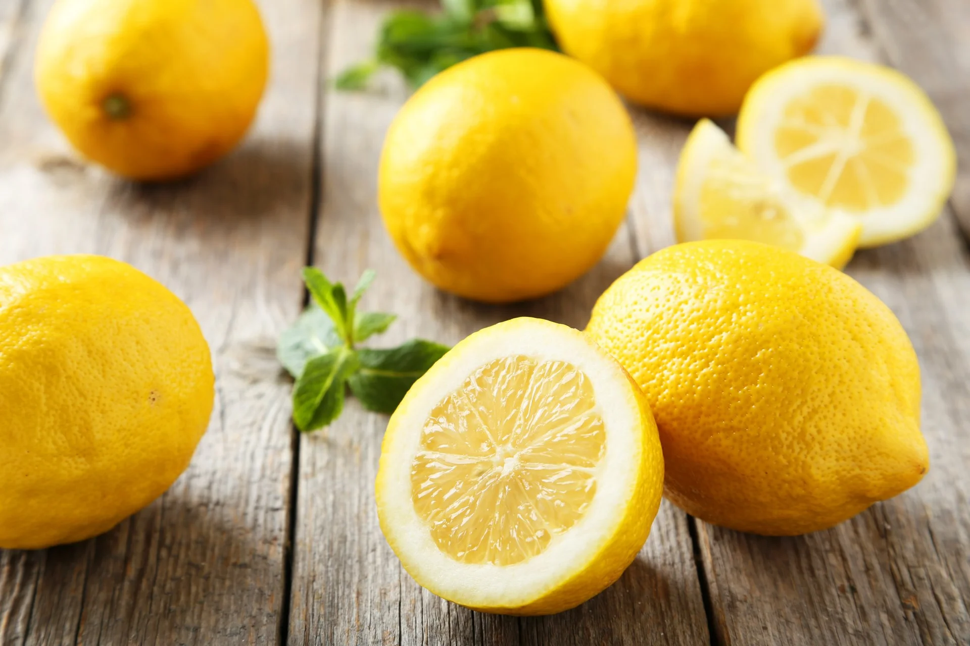 How Smelling a Little Lemon Can Boost Your Confidence at the Office