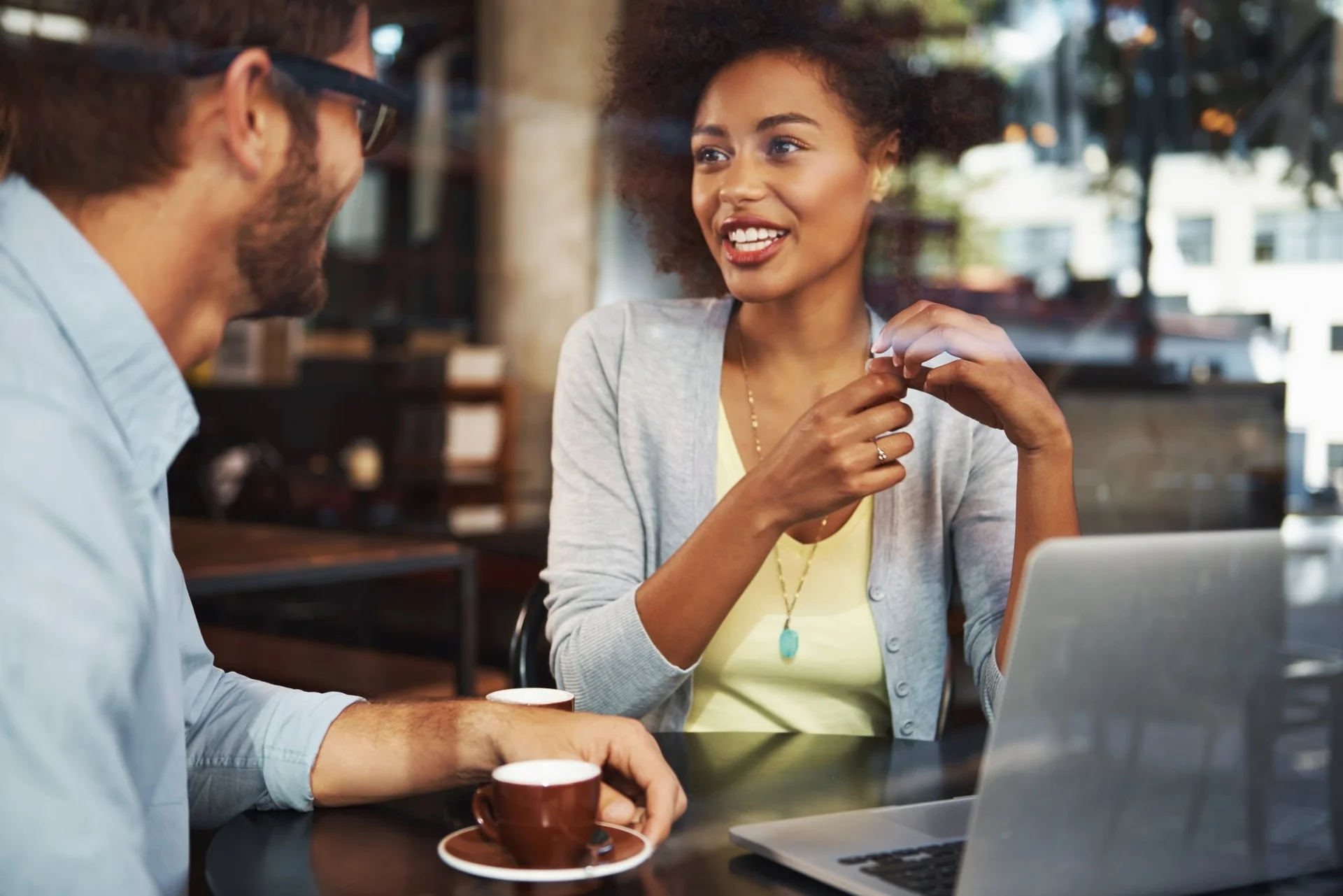 Want To Nail Your Next 1st Meeting? Experts Use This One Principle