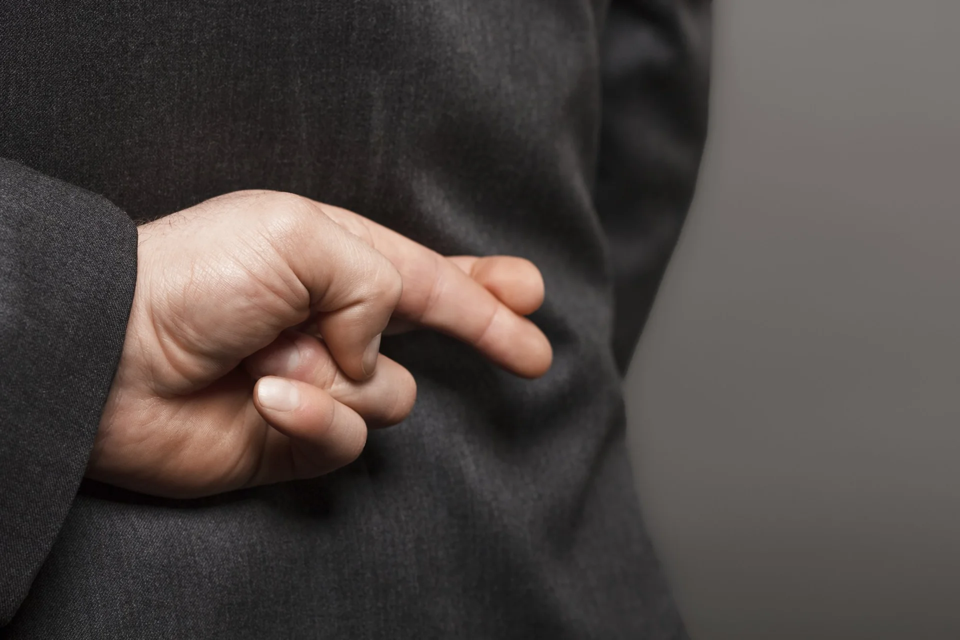 Forget Body Language. This Is How You Really Spot a Liar