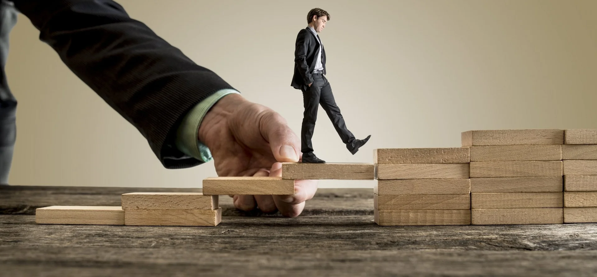 4 Traits of Leaders That Employees Will Happily Bend Over Backward For