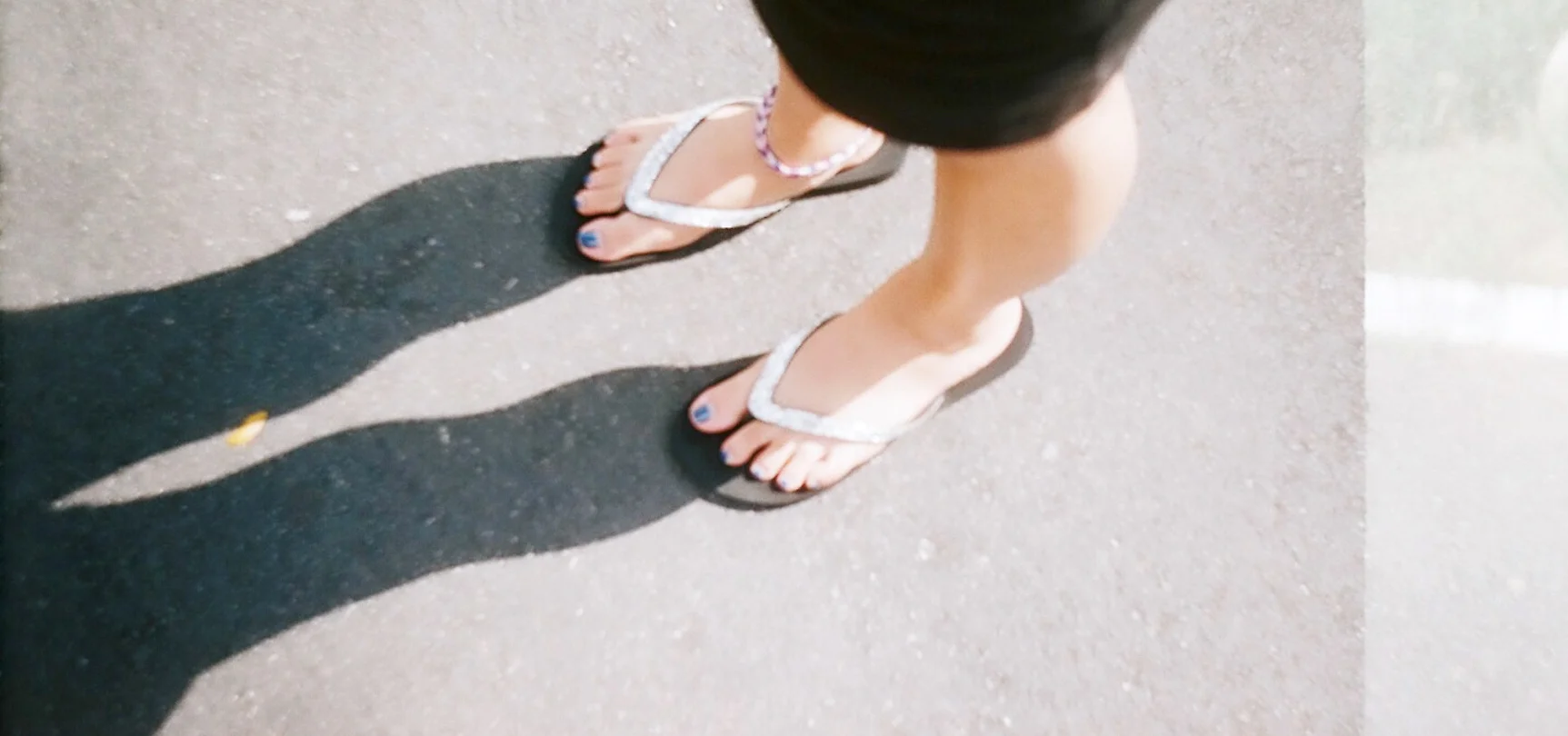 smart casual dress code flip flops 12 Fall Flip-Flop Outfit Ideas That Are Low-Key Fabulous