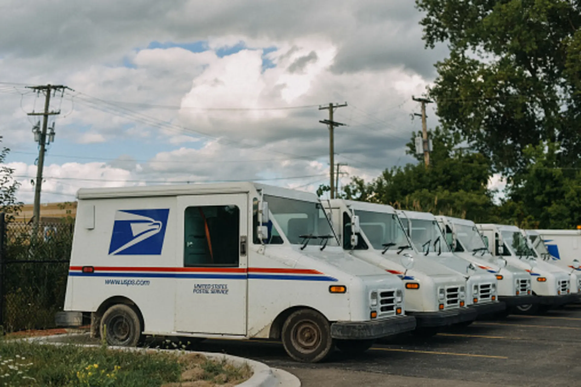 Mail Carriers, USPS Reach Tentative Contract Agreement