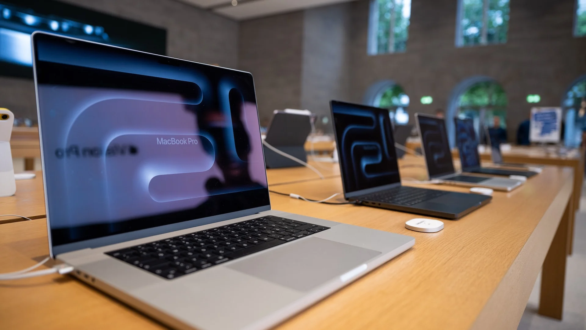 Everyone Expected Apple to Raise Prices on Its New Macs. What It Did ...