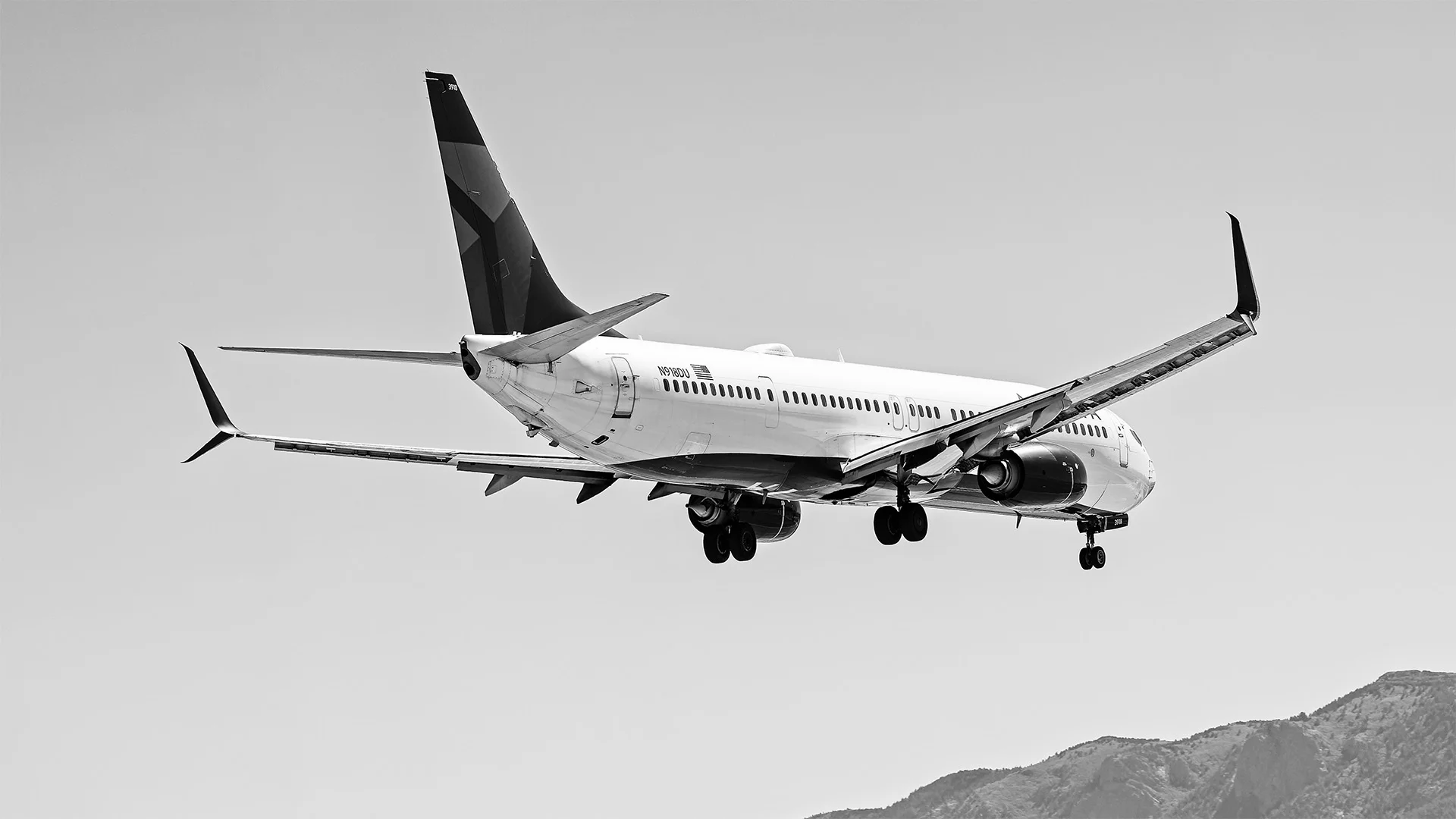A Delta Flight Flew Into a Thunderstorm—Now 20 Passengers Are Suing the Airline