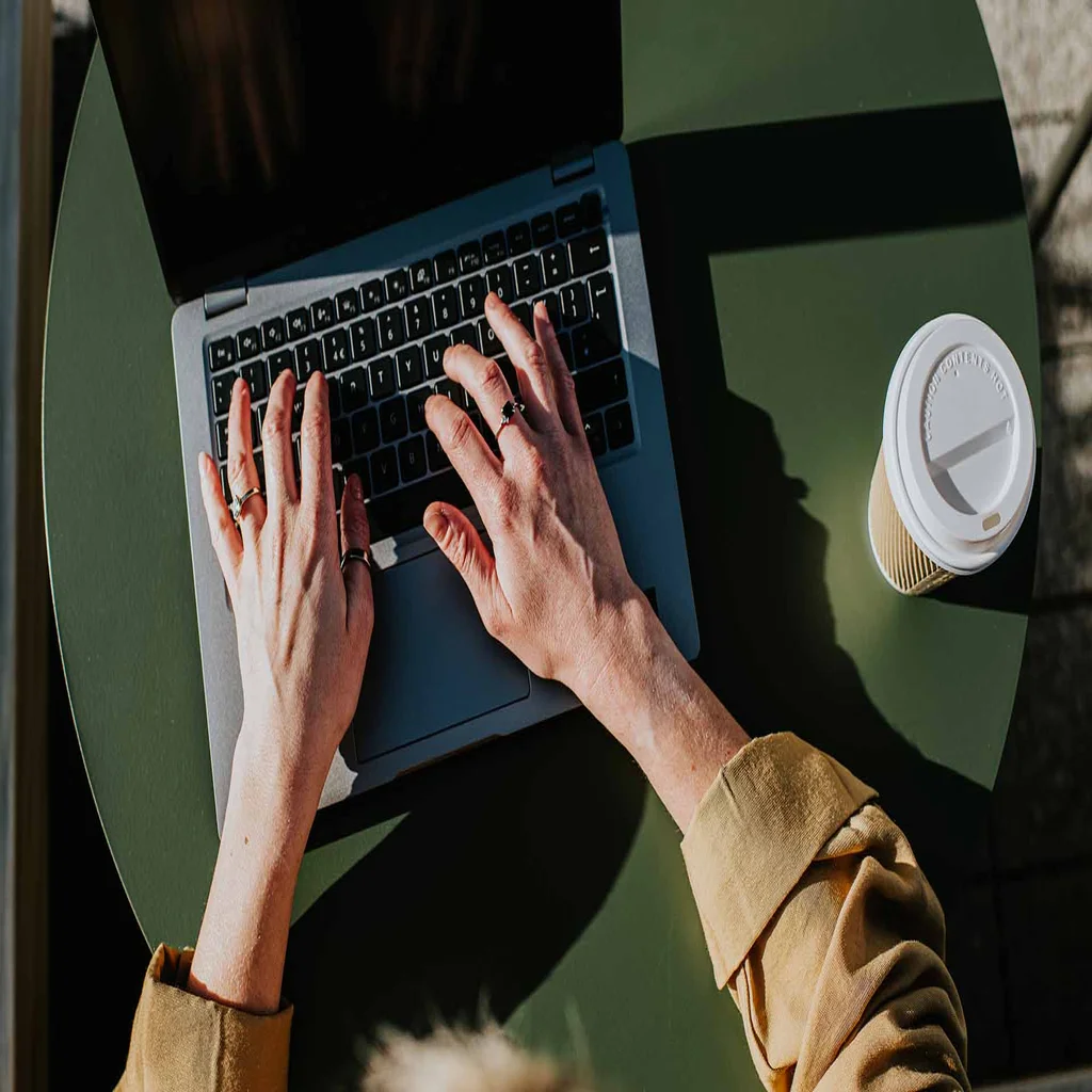 How to Turn Your Blog Into a Full-Time Income Source