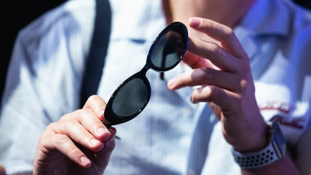 Samsung and Google's New Smart Glasses Have a Secret Weapon That Meta Can't Easily Copy