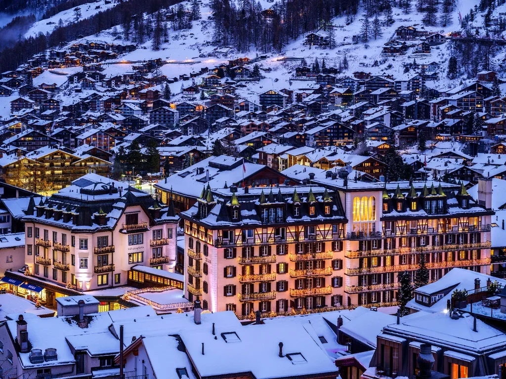AmEx Adds 350 Luxury Hotels to Platinum Card Travel Program