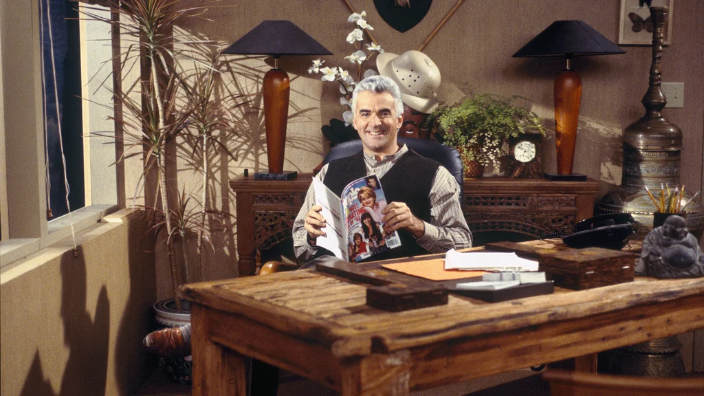 J. Peterman, the Retailer Made Famous by ‘Seinfeld,’ Has Shut Down After ...
