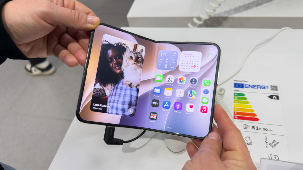 Apple's $2,000 iPhone Duo Is Cracking. The Company's Response Gets 1 Thing Right