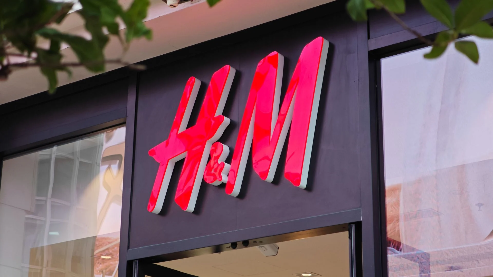 H&M Holiday Sales Plan to Include Trendy Clothes at Lower Prices