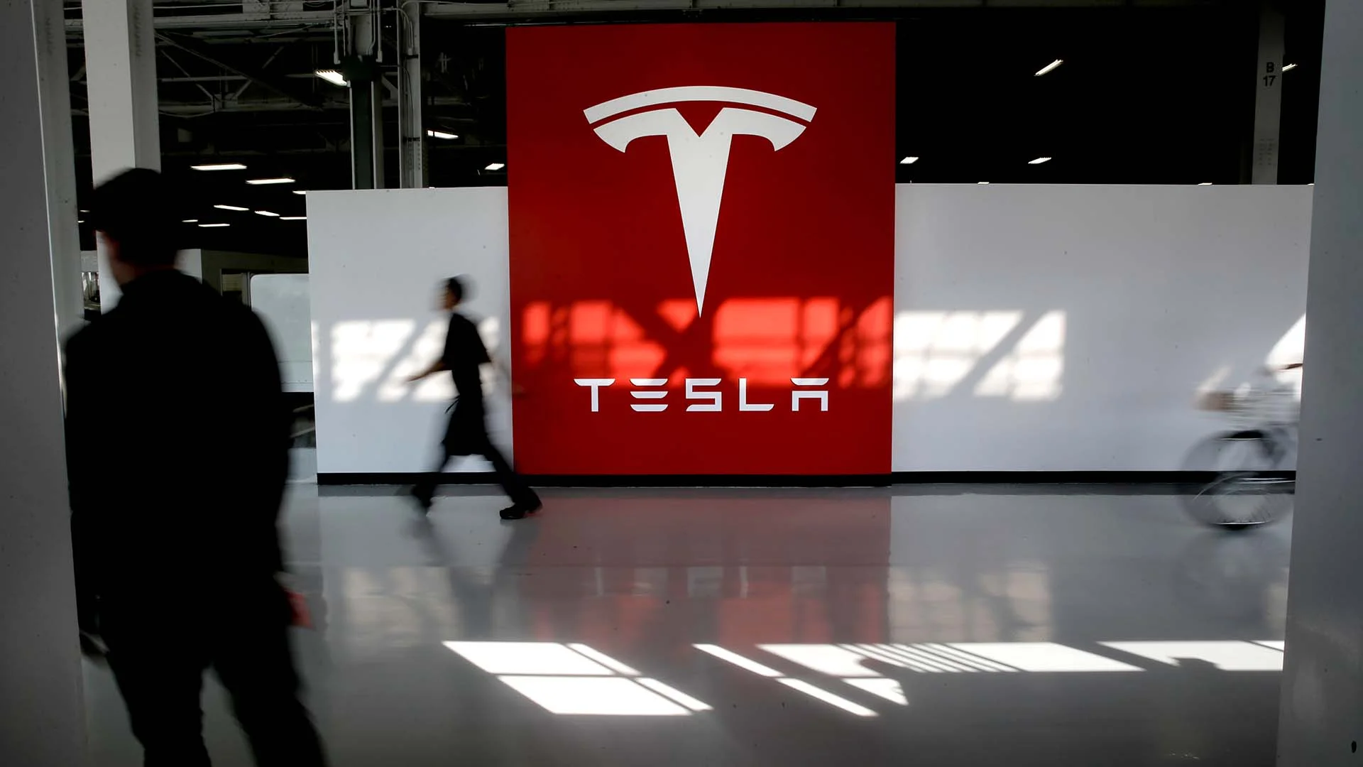 Hot AI Job Market Forces Tesla to Raise Engineers' Pay to Stop OpenAI's  Poaching Efforts