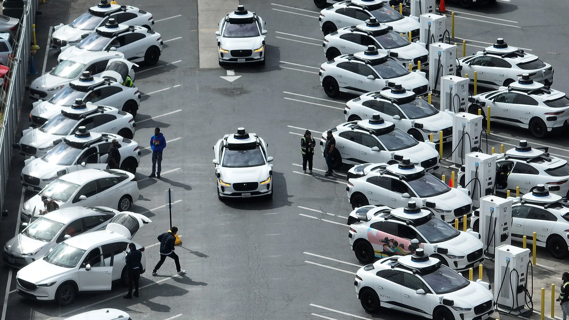 Waymo Robotaxis Are Now Available to Literally Everyone in San ...