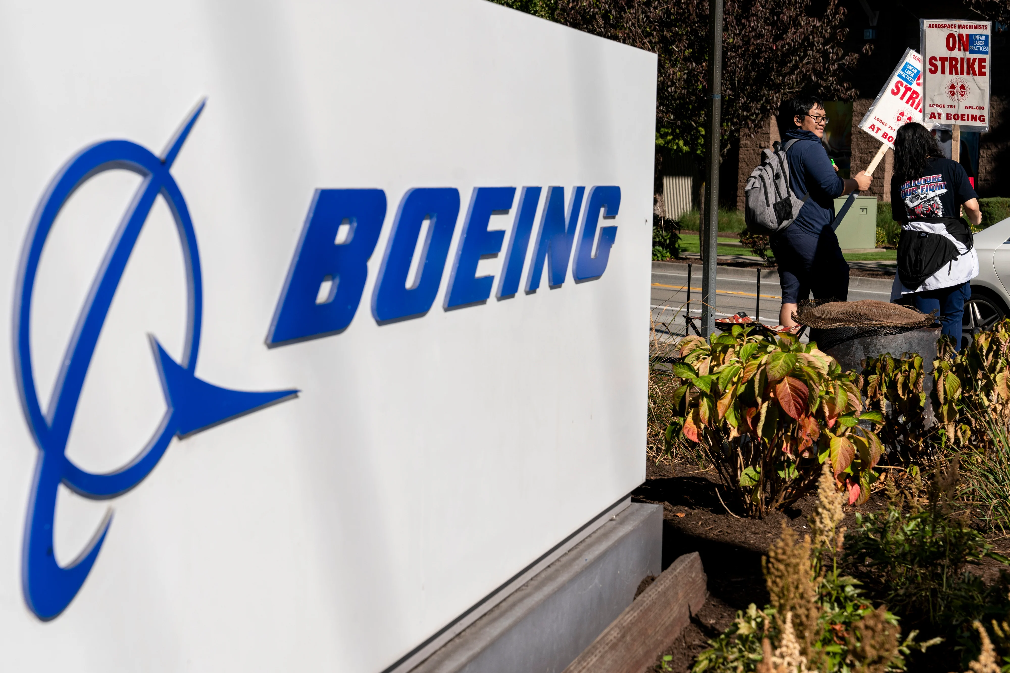 U.S. Transportation Chief Stresses Importance of Resolving Boeing Strike