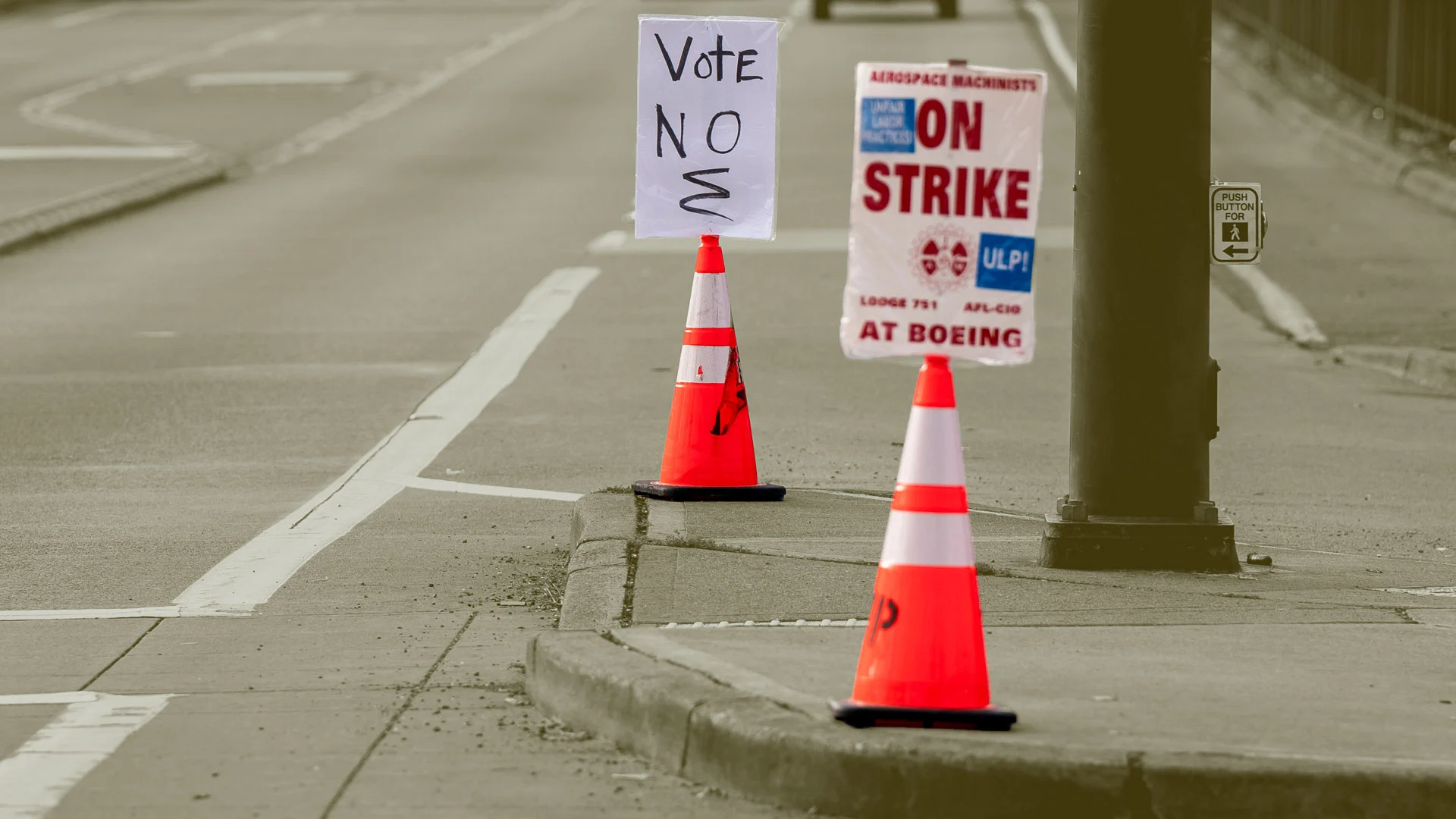 As Boeing Strike Drags On, Suppliers Worry and White House Weighs In