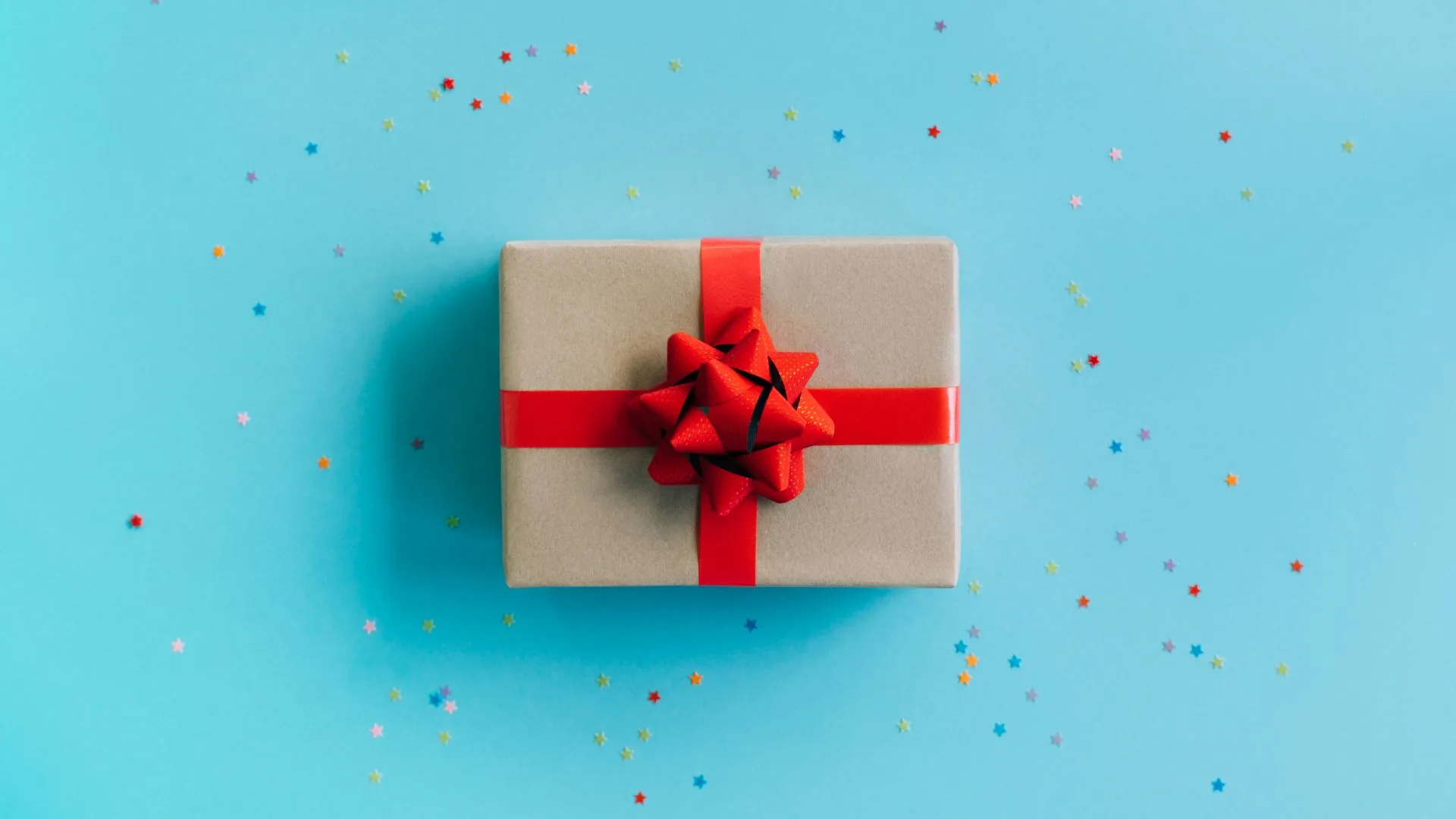 4 Ways to Incorporate Your Brand Identity Into Your Holiday Gifts