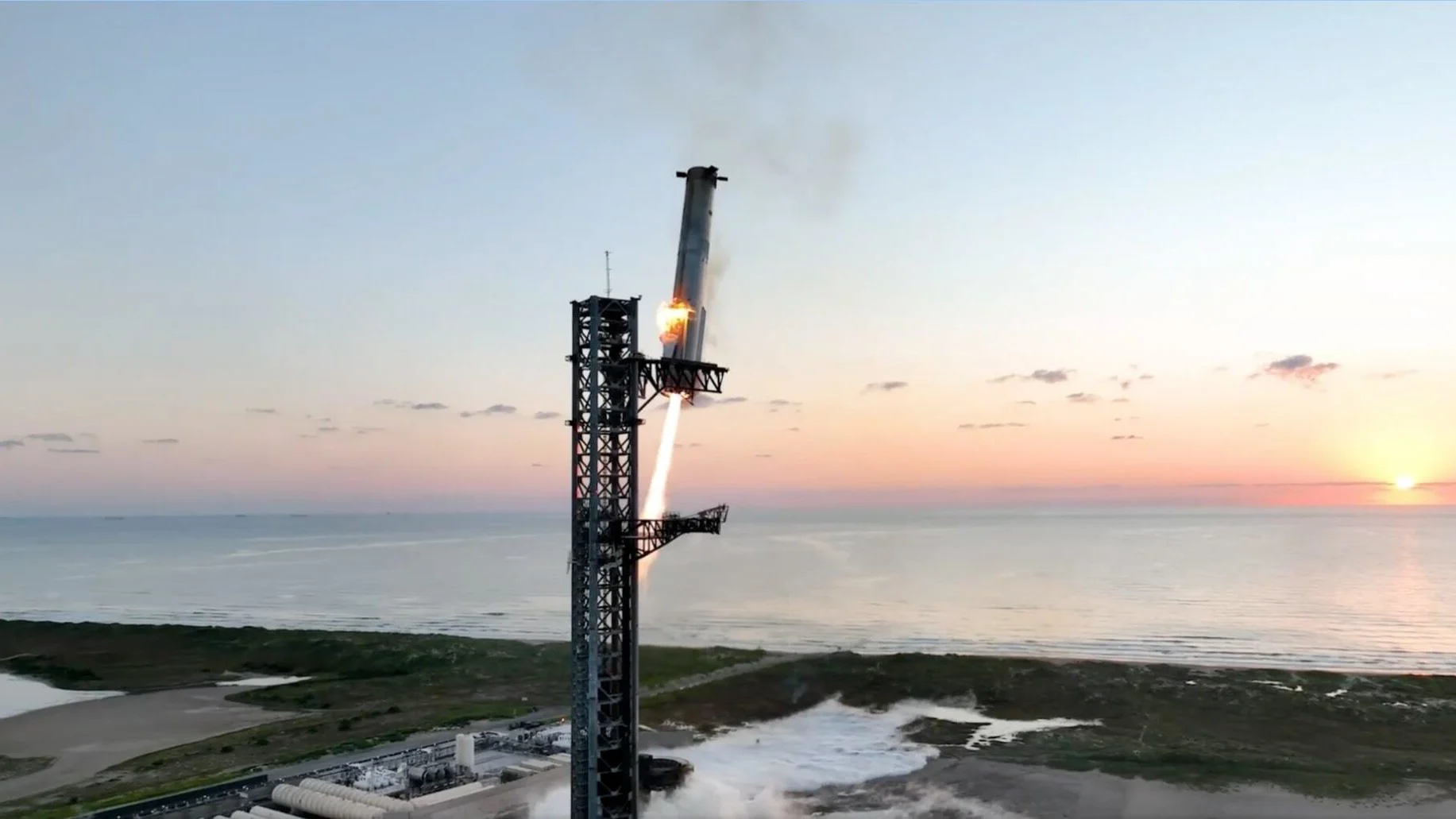 SpaceX Pulls Off Midair Catch of Starship Rocket on First Try