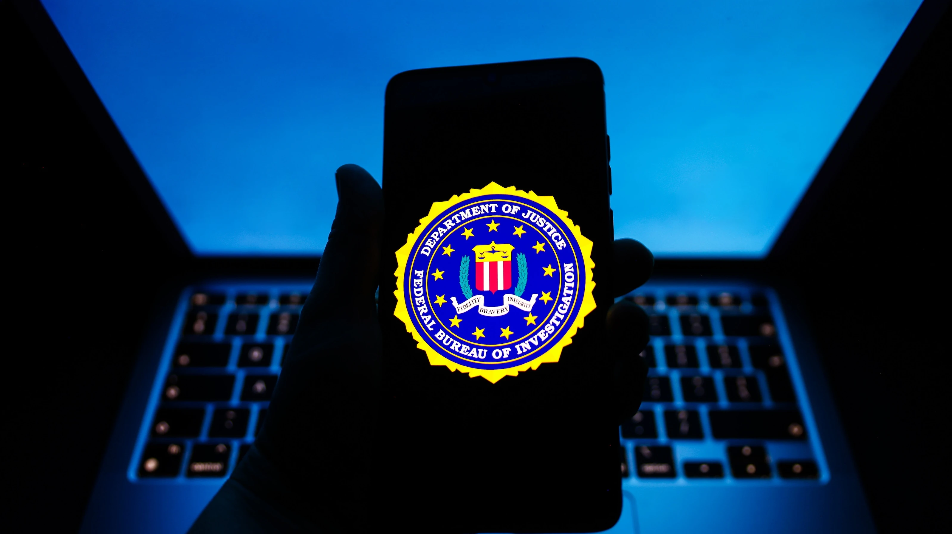 The FBI’s Dire Warning About Your Messaging Apps Leaves Out 1 Important Point