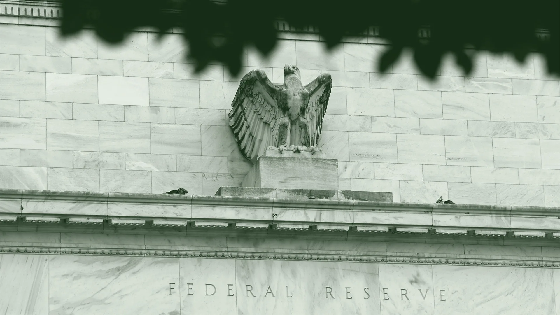 Top Fed Official Leans Toward Rate Cut This Month, If Data Supports It