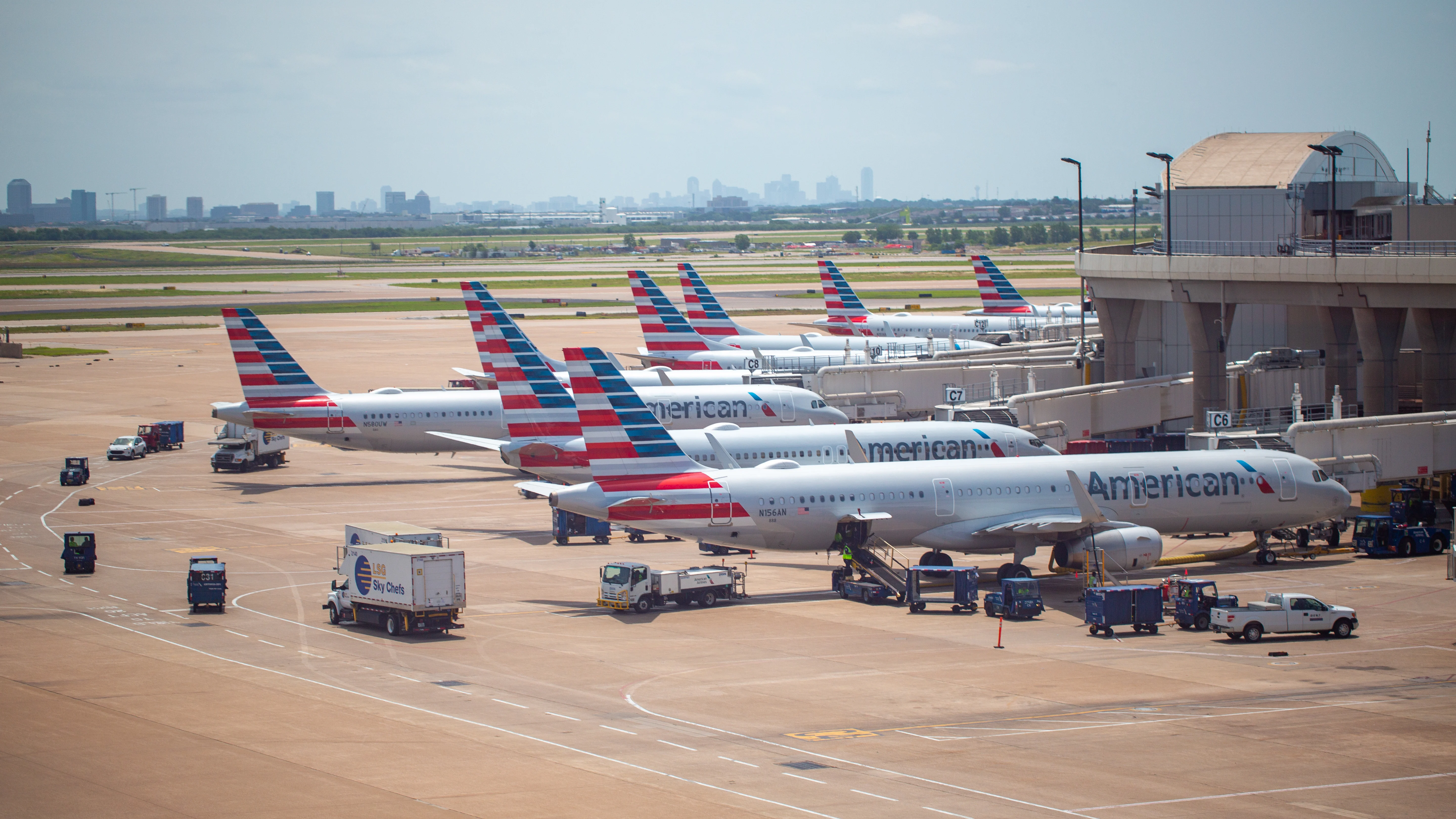 American Airlines Briefly Grounds All U.S. Flights on Busy Christmas Eve