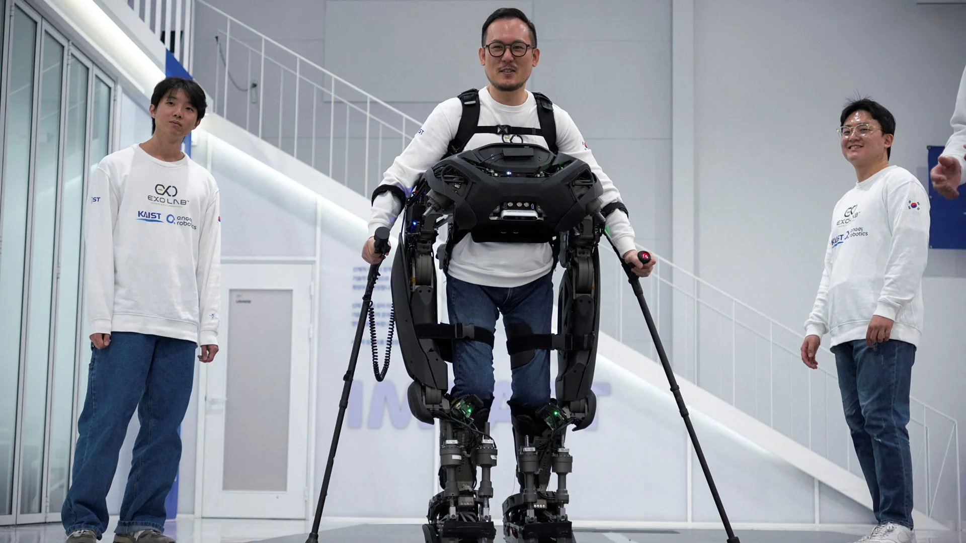 South Korean Team Develops ‘Iron Man’ Robot That Helps Paraplegics Walk