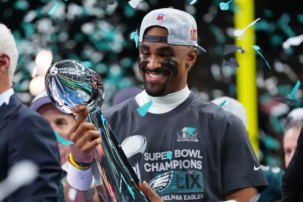 The Philadelphia Eagles are Super Bowl Champions. So Why Is This Photo on Their Quarterback’s Phone?