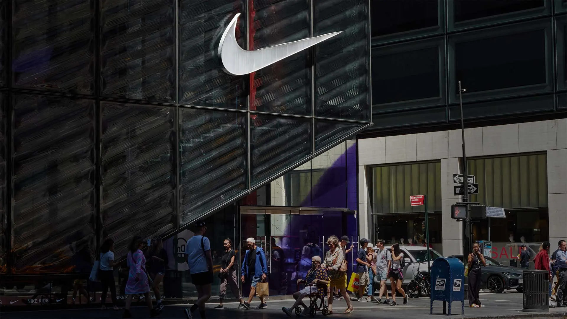 Nike to Post Worst Sales Drop 5 Years on Stagnant Demand