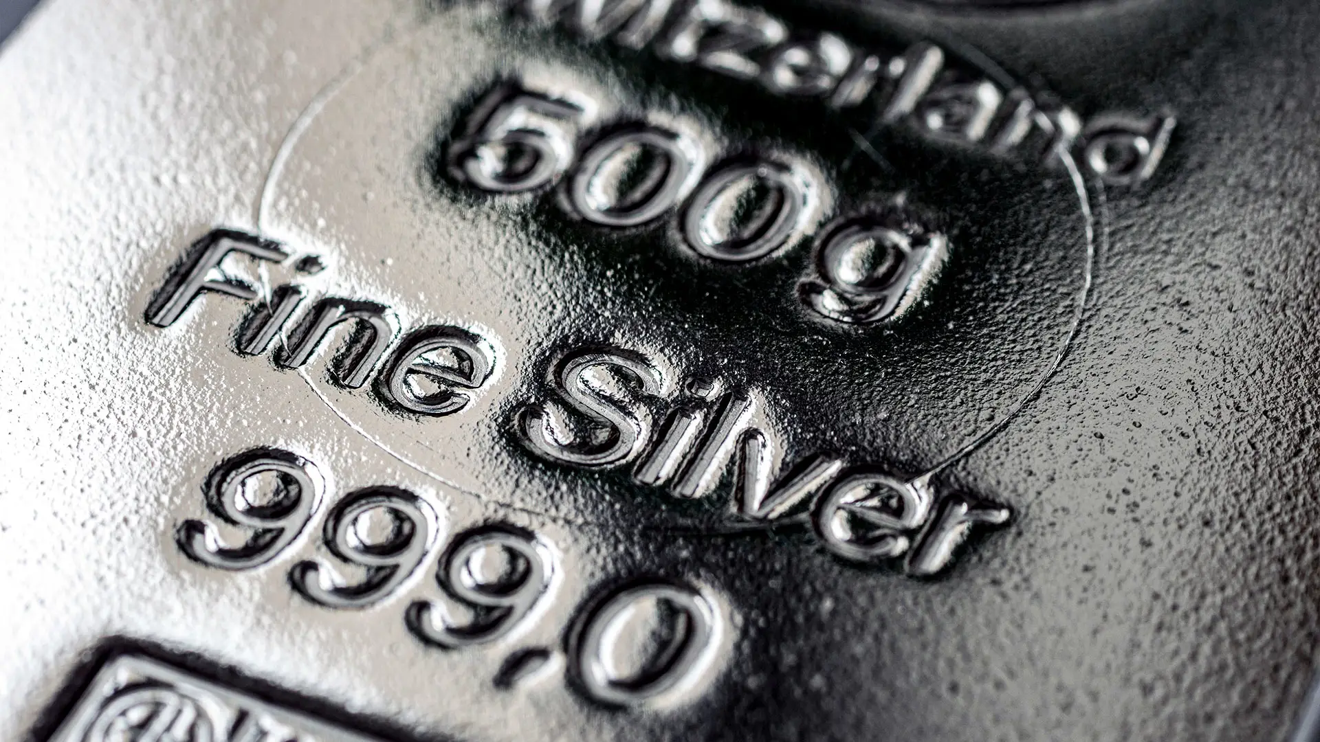 The price of silver Is falling again: why safe-haven assets are down