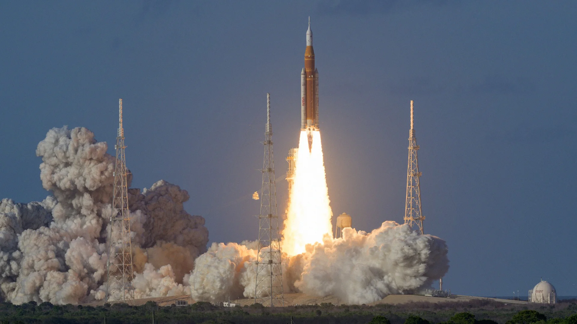 NASA Can Fly Humans to the Moon. But It Still Can’t Make Outlook Sync