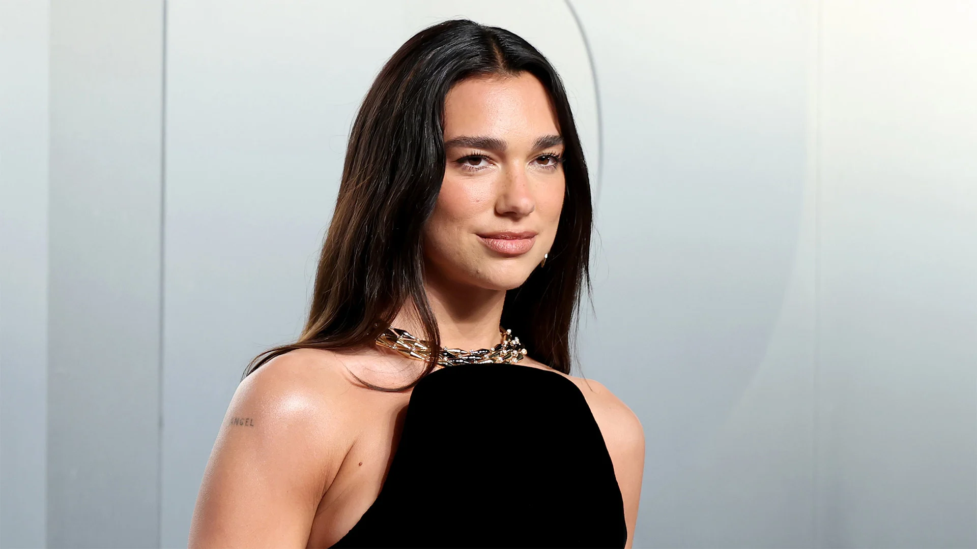 Dua Lipa Files $15 Million Lawsuit Against Samsung After Spotting Her Image on Its TV Packaging Dua Lipa Files $15 Million Lawsuit Against Samsung After Spotting Her Image on Its TV Packaging