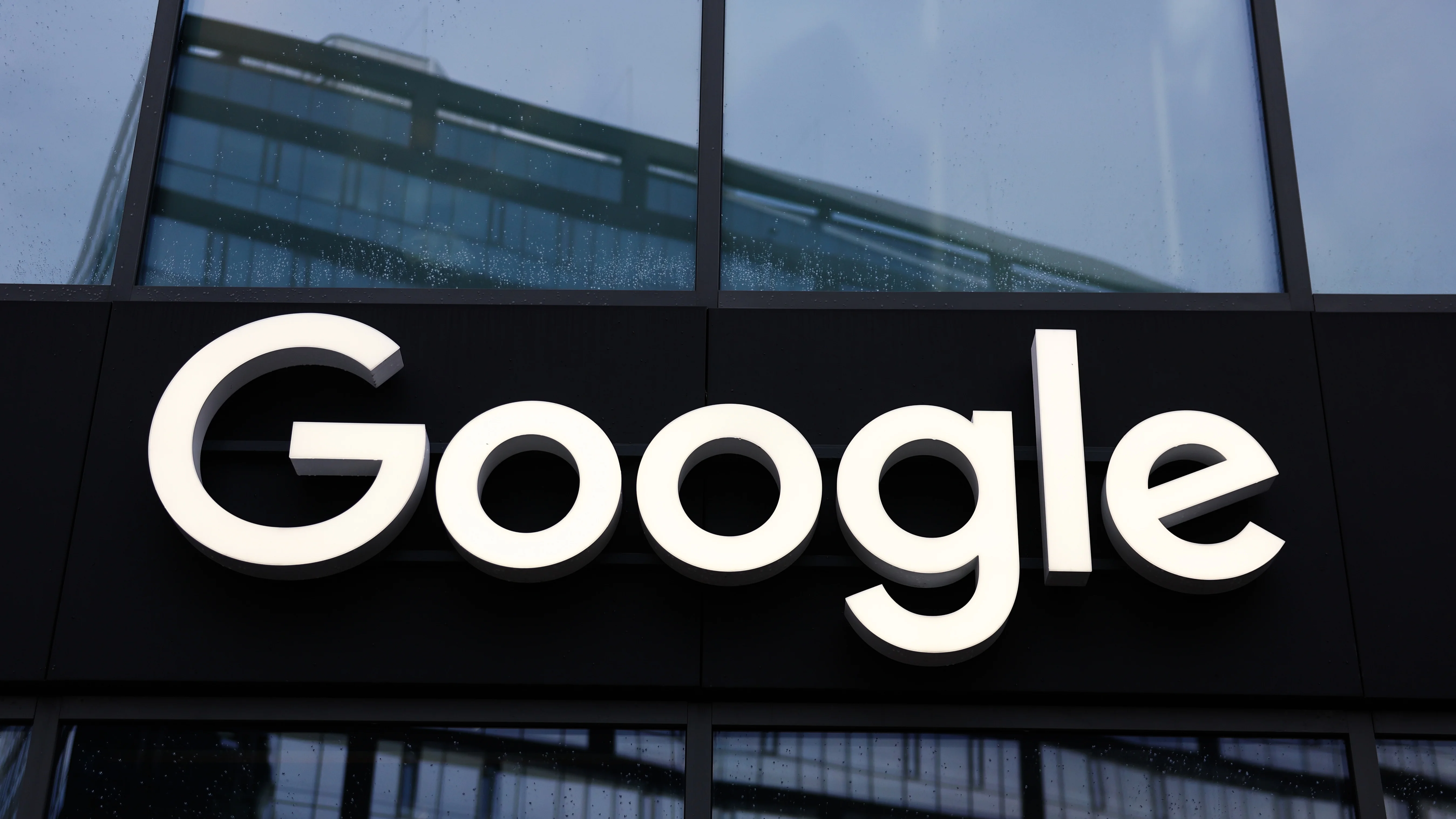 Google Just Lost Two Global AI Icons—But the Real Shocking News Is the Math Behind Its Stock Price