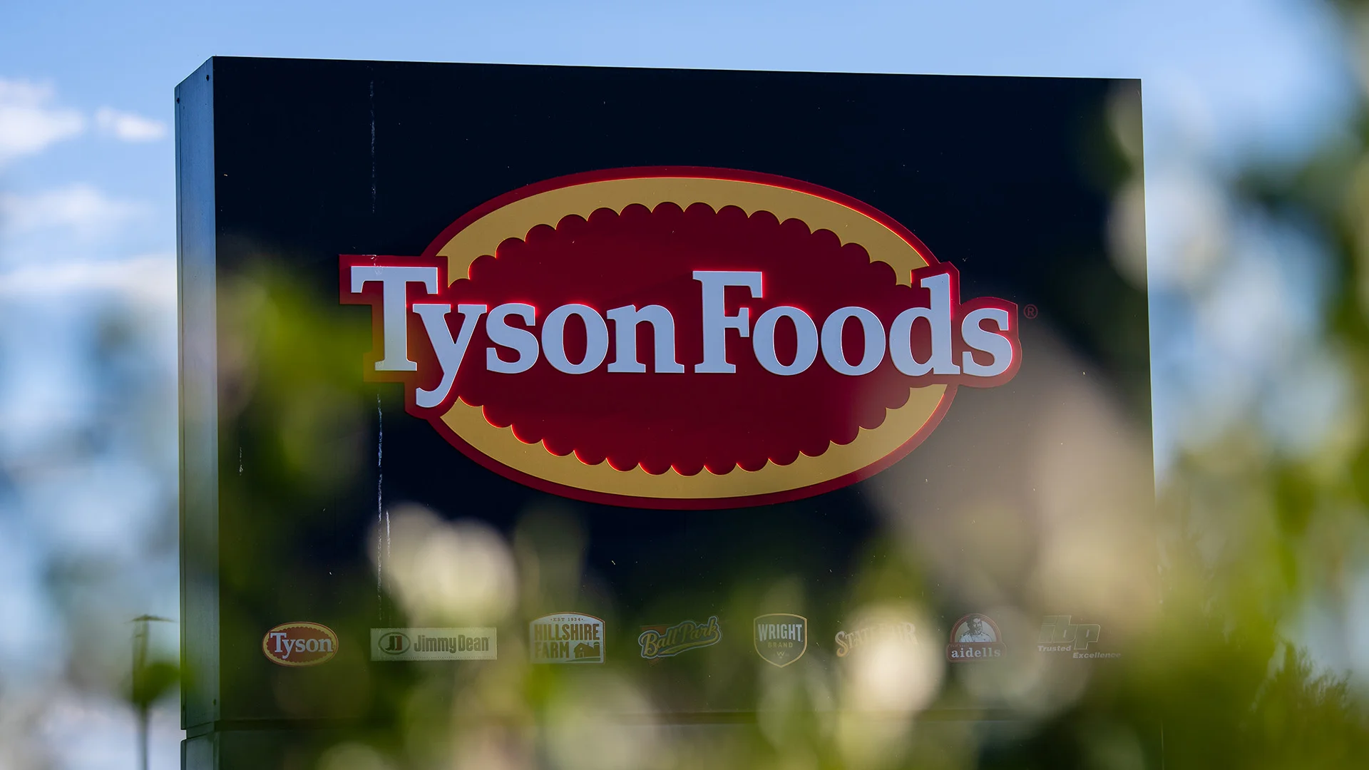 Tyson Closed Its 2,495-Worker Beef Plant Within a Day. Now Its Pay Plan Faces WARN Scrutiny