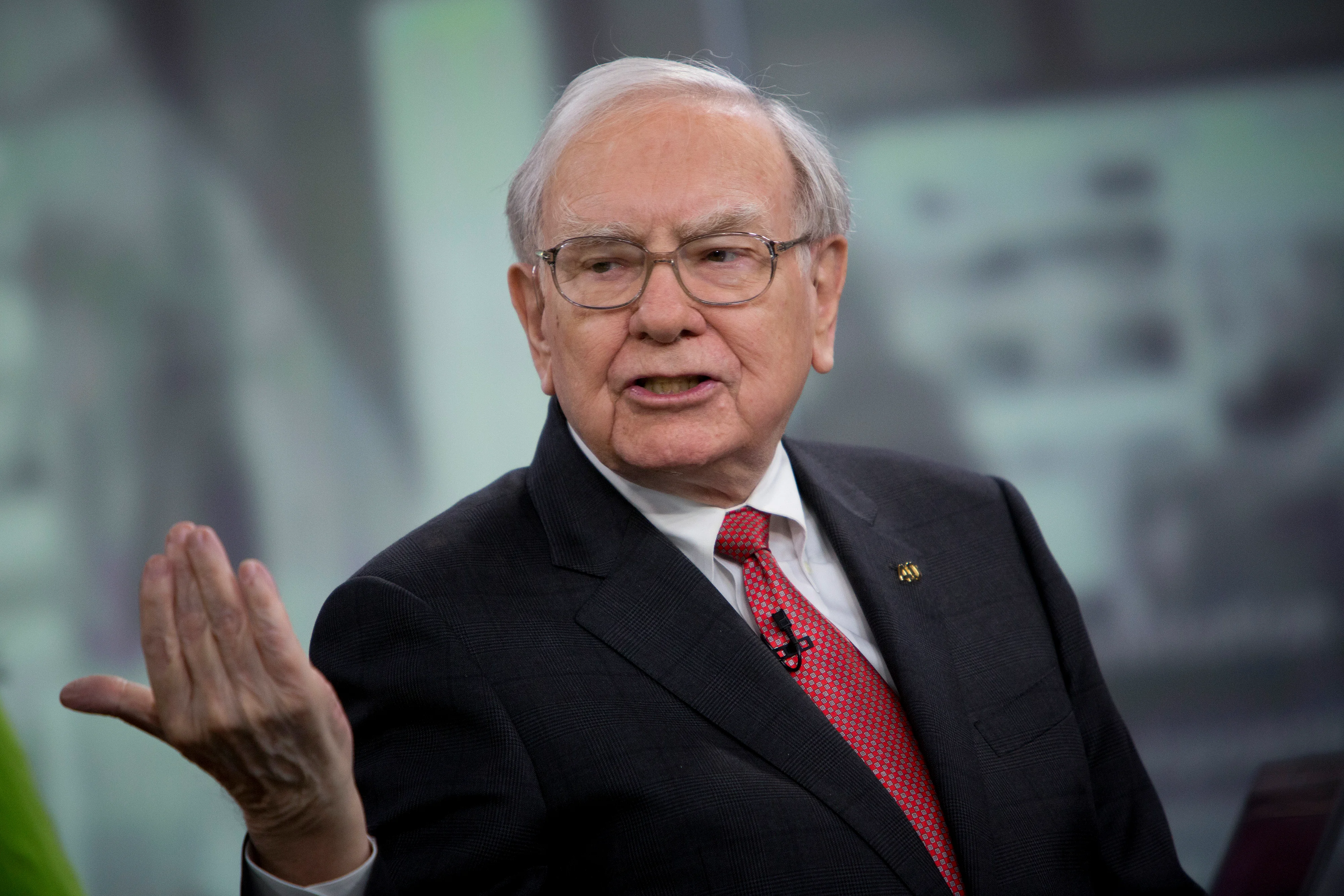 12 Warren Buffett Quotes Worth Remembering as He Steps Down From Berkshire Hathaway