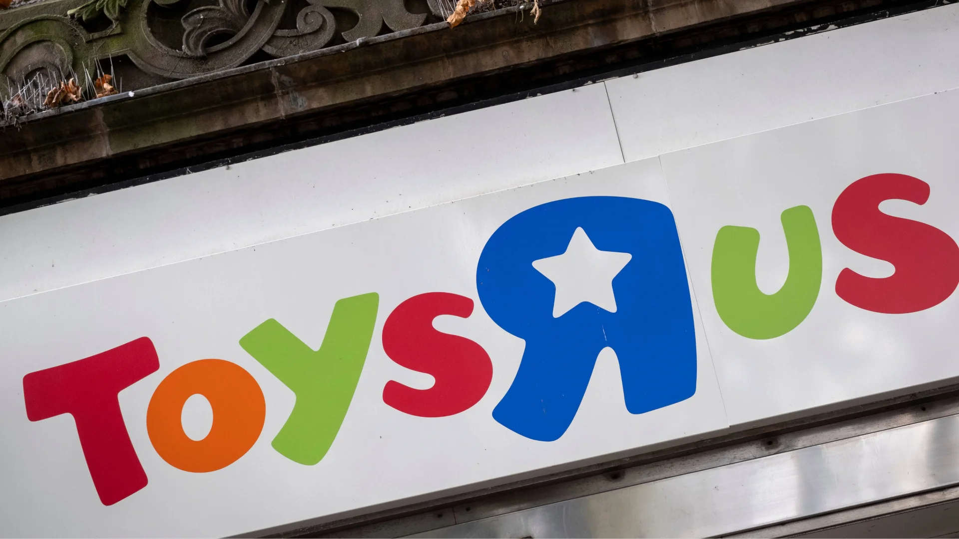 Toys "R" Us Plans 120 Store Openings With New Strategy