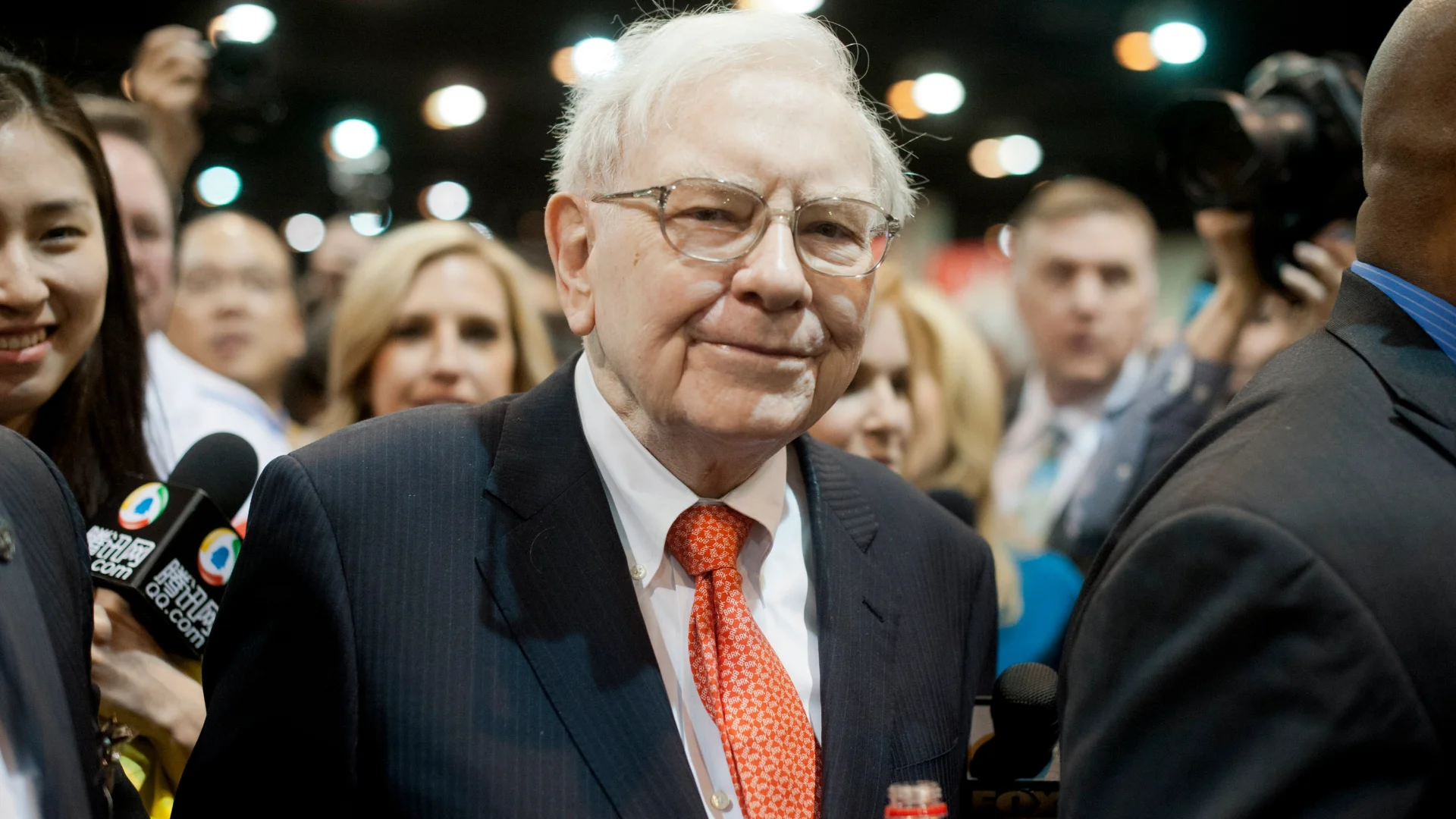 Warren Buffett Said He Could End the Deficit in 5 Minutes With 1 Rule. His Plan Would Cost Lawmakers Their Jobs