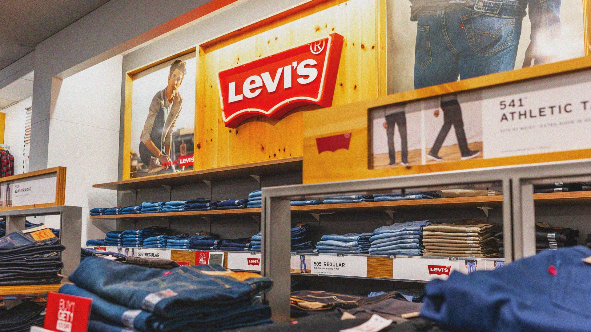 Levi’s Just Admitted It Missed the Season’s Biggest Fashion Trend. Gap Sold It Out in Minutes.