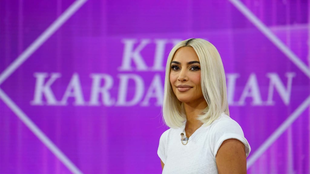 ¿El próximo papel de Kim Kardashian?  Co-fundó una nueva firma de capital privado, SKKY Partners