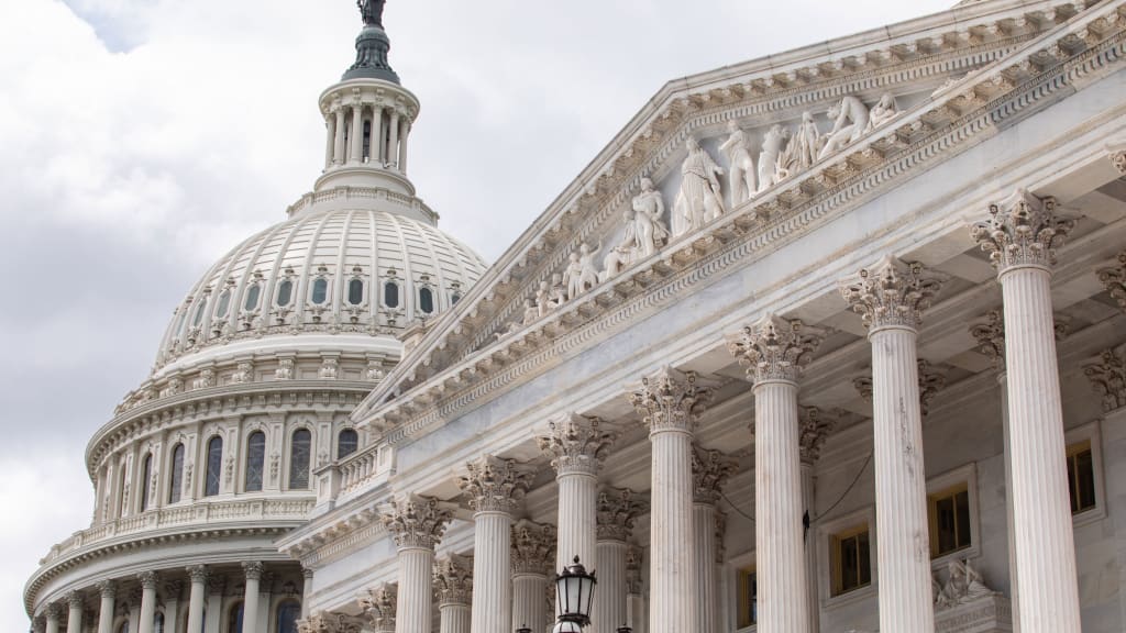 La Cámara aprueba el proyecto de ley climático de $ 437 de los demócratas.  4 formas en que sus impuestos podrían cambiar en el despertar