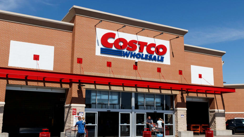 Costco Is Making a Big Change to the 1 Thing Everyone Loves Most About Its  Stores and No One Is Happy