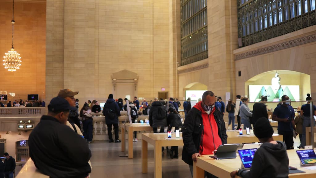 A TikTok Influencer Told Apple Store Employees She Would Start Screaming Until She Got a New Pair of AirPods. She Says It Worked