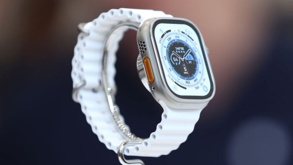 The Apple Watch Ultra's Best Feature Is the Orange Button. Every Apple Watch  Should Have One