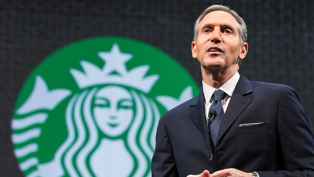 En su primera semana como director ejecutivo de Starbucks, Howard Schultz hizo un movimiento brillante.  Solo puede salvar a la empresa.