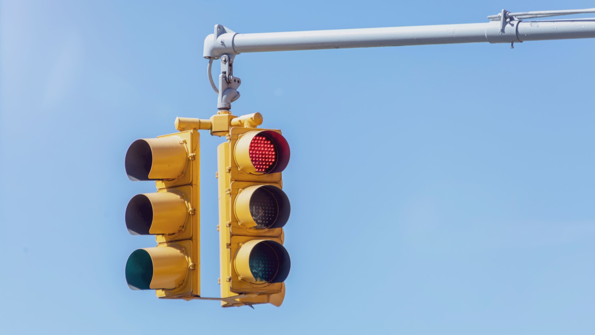 How the Stoplight Review Method Helped Me Cut Dozens of Meetings, and Made My Team Very Happy