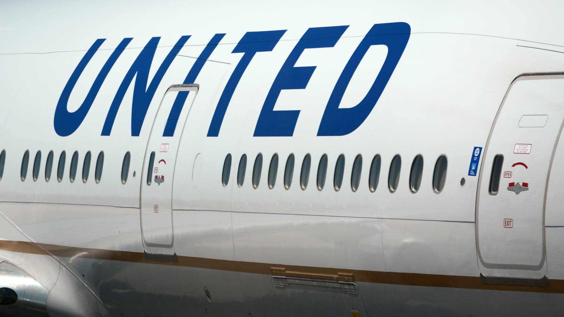 A Court Says United Airline's Unpaid Leave Policy for Religious Objectors Does 'Irreparable Harm'