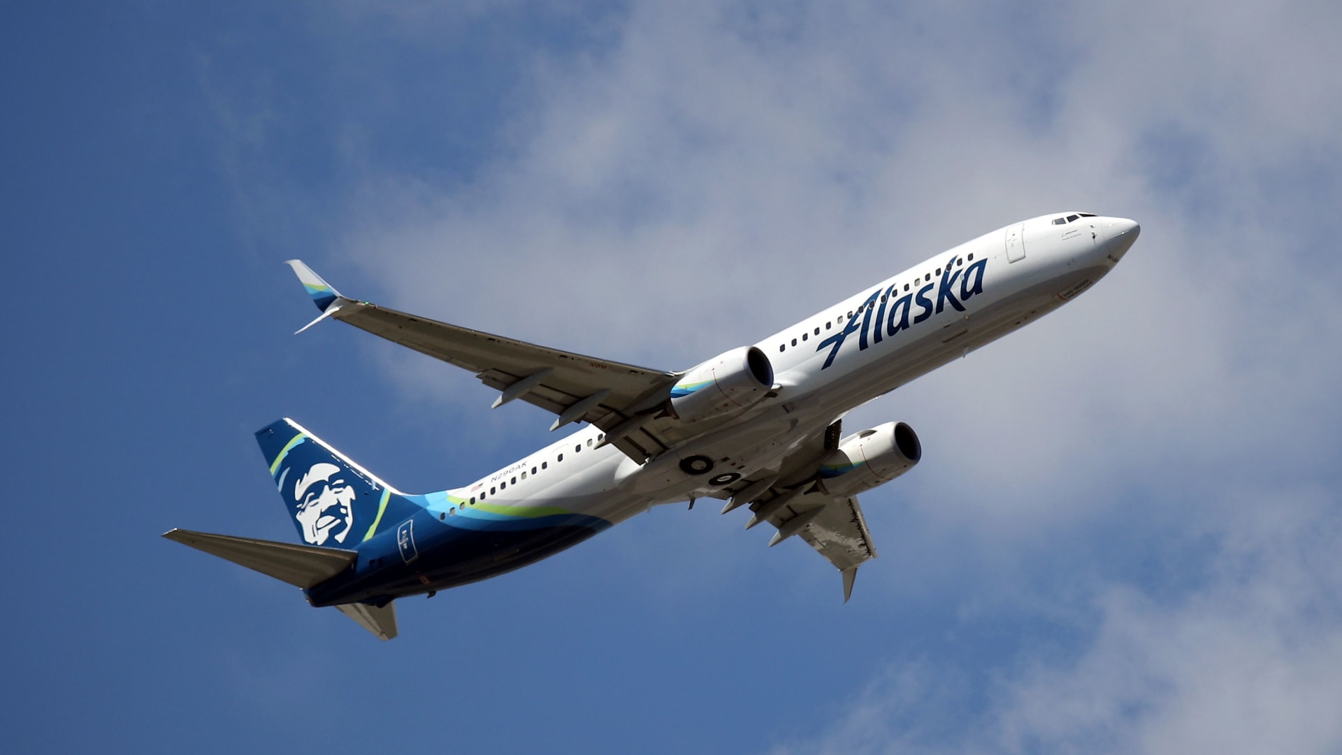 A Boeing 737-990 (ER) operated by Alaska Airlines takes off from JFK Airport.