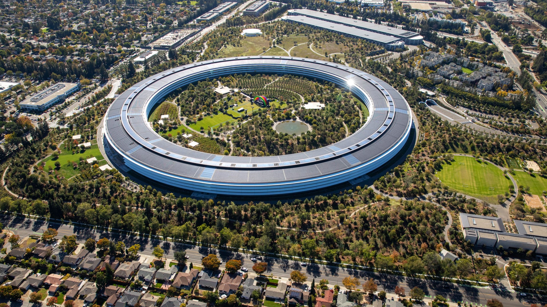 Why Apple Employees Are Objecting to the Company's Remote Work Rules